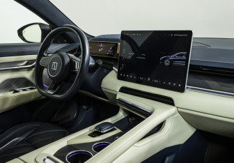 Подержанный автомобиль Zeekr 001 2023 года (9 фото)