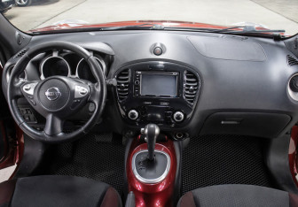 Подержанный автомобиль Nissan Juke 2013 года (14 фото)