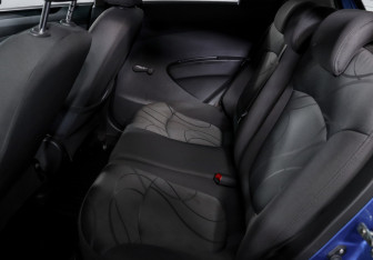 Подержанный автомобиль Chevrolet Spark 2014 года (10 фото)