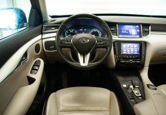 Подержанный автомобиль Infiniti QX50 2018 года (9 фото)