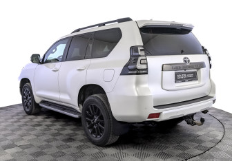 Подержанный автомобиль Toyota Land Cruiser Prado 2021 года (7 фото)