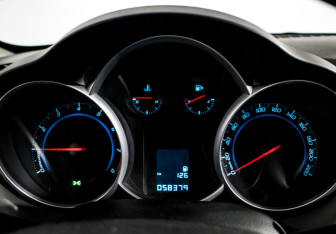 Подержанный автомобиль Chevrolet Cruze Sedan 2013 года (8 фото)