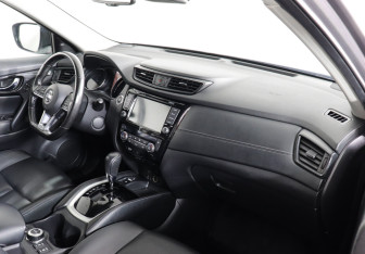 Подержанный автомобиль Nissan X-Trail 2019 года (10 фото)