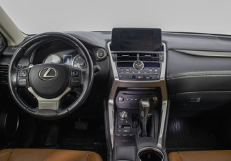 Подержанный автомобиль Lexus NX 2018 года (13 фото)