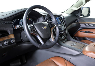 Подержанный автомобиль Cadillac Escalade Suv 2019 года (17 фото)