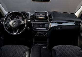 Подержанный автомобиль Mercedes-Benz GLE 2016 года (11 фото)