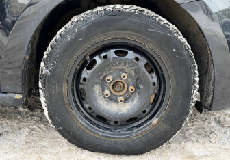 Подержанный автомобиль Volkswagen Polo Sedan 2013 года (14 фото)