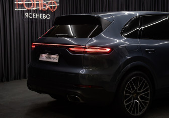 Подержанный автомобиль Porsche Cayenne 2018 года (29 фото)