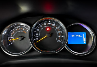 Подержанный автомобиль Renault Sandero 2018 года (13 фото)