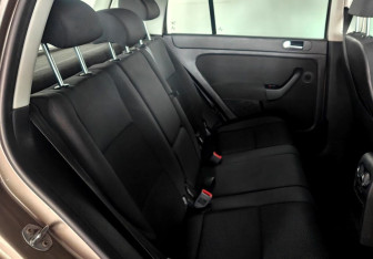 Подержанный автомобиль Volkswagen Golf Plus 2011 года (10 фото)