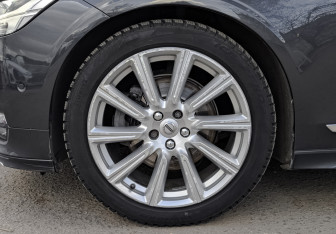 Подержанный автомобиль Volvo S90 2017 года (18 фото)
