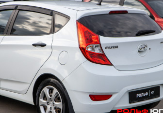 Подержанный автомобиль Hyundai Solaris Hatchback 2012 года (18 фото)