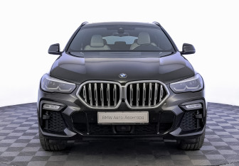 Подержанный автомобиль BMW X6 2021 года (2 фото)
