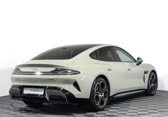 Подержанный автомобиль Xiaomi SU7 2024 года (5 фото)