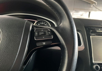 Подержанный автомобиль Volkswagen Touareg 2013 года (15 фото)