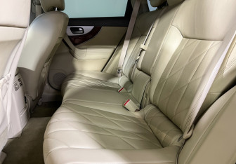 Подержанный автомобиль Infiniti QX70 2014 года (10 фото)