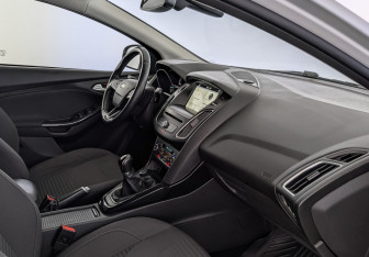 Подержанный автомобиль Ford Focus Wagon 2017 года (13 фото)
