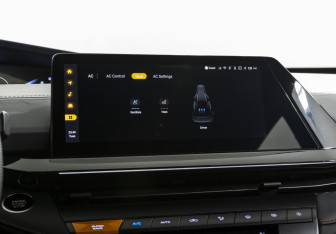 Подержанный автомобиль Changan UNI-V 2023 года (15 фото)