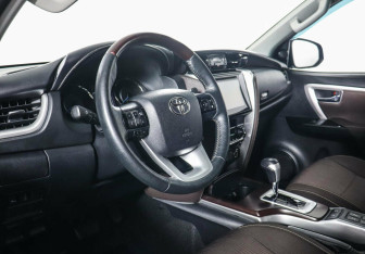 Подержанный автомобиль Toyota Fortuner 2017 года (7 фото)