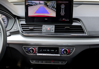 Подержанный автомобиль Audi Q5 2021 года (15 фото)