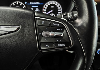 Подержанный автомобиль Genesis G90 2019 года (16 фото)