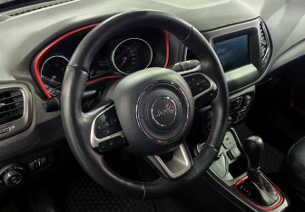 Подержанный автомобиль Jeep Compass 2018 года (12 фото)