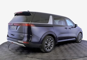 Подержанный автомобиль Kia Carnival 2021 года (5 фото)