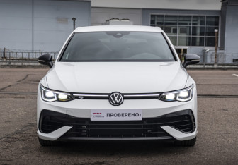 Подержанный автомобиль Volkswagen Golf R Hatchback 2021 года (2 фото)