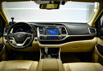 Подержанный автомобиль Toyota Highlander 2014 года (8 фото)