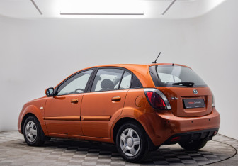 Подержанный автомобиль Kia Rio Hatchback 2010 года (7 фото)