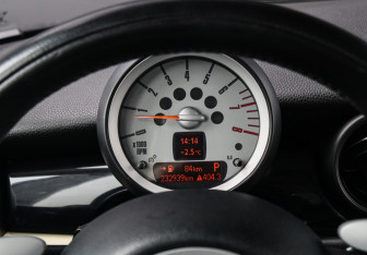 Подержанный автомобиль MINI Hatch 2008 года (16 фото)