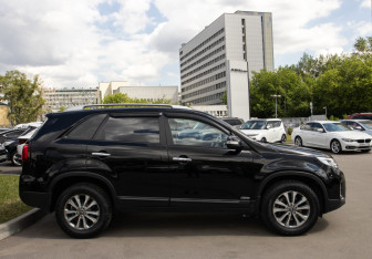 Подержанный автомобиль Kia Sorento 2012 года (3 фото)