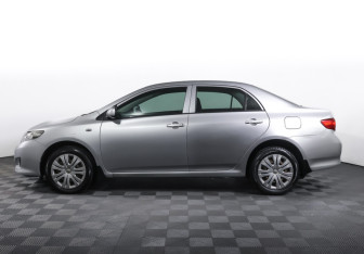 Подержанный автомобиль Toyota Corolla Sedan 2007 года (8 фото)
