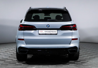 Подержанный автомобиль BMW X5 2024 года (6 фото)