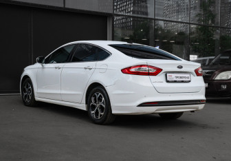 Подержанный автомобиль Ford Mondeo Sedan 2018 года (6 фото)