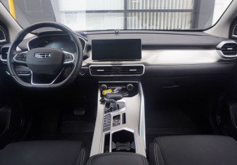 Подержанный автомобиль Geely Coolray 2023 года (12 фото)