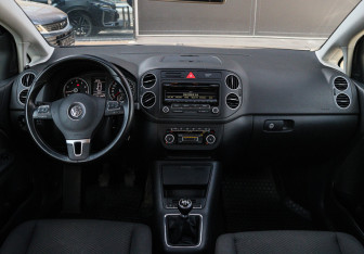 Подержанный автомобиль Volkswagen Golf Plus 2011 года (9 фото)