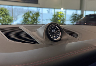 Новый Porsche Macan 2025 (12 фото)