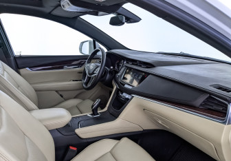 Подержанный автомобиль Cadillac XT5 2016 года (13 фото)