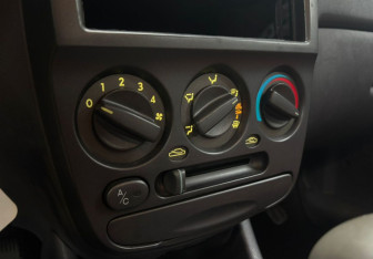 Подержанный автомобиль Hyundai Accent Sedan 2005 года (16 фото)