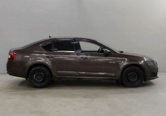 Подержанный автомобиль Skoda Octavia Liftback 2017 года (4 фото)