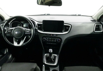 Подержанный автомобиль Kia Ceed Wagon 2020 года (10 фото)