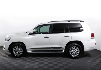 Подержанный автомобиль Toyota Land Cruiser Suv 2015 года (8 фото)
