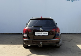 Подержанный автомобиль Opel Astra Wagon 2014 года (6 фото)