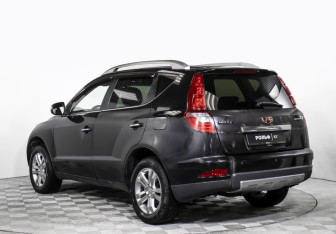 Подержанный автомобиль Geely Emgrand X7 2016 года (8 фото)