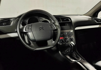 Подержанный автомобиль Citroen C4 Sedan 2020 года (10 фото)