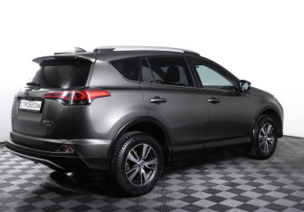 Подержанный автомобиль Toyota RAV4 2017 года (5 фото)