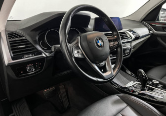 Подержанный автомобиль BMW X3 2019 года (12 фото)