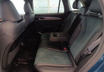 Подержанный автомобиль Geely Monjaro 2023 года (10 фото)