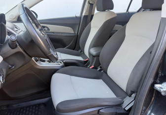 Подержанный автомобиль Chevrolet Cruze Sedan 2014 года (10 фото)